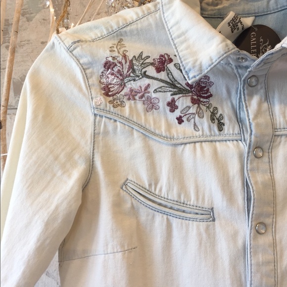 Top - Picture 2 of 2