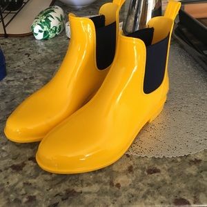 BRAND NEW ! Ralph Lauren Yellow Rain boots ! BRAND NEW ! Ralph Lauren Yellow Rain boots !