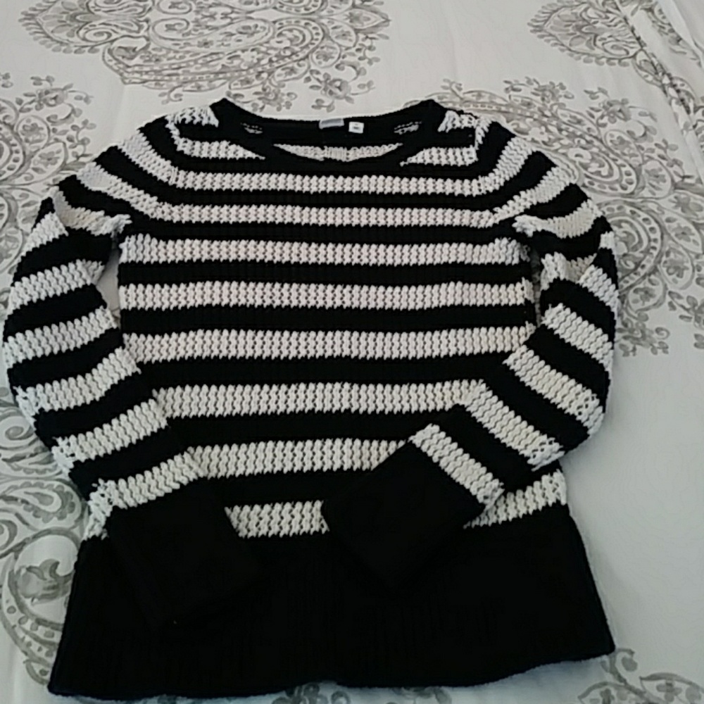 Gap sweater