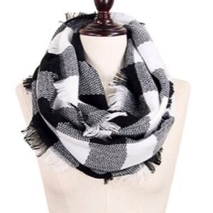 Black White 🔲 Buffalo Plaid Scarf