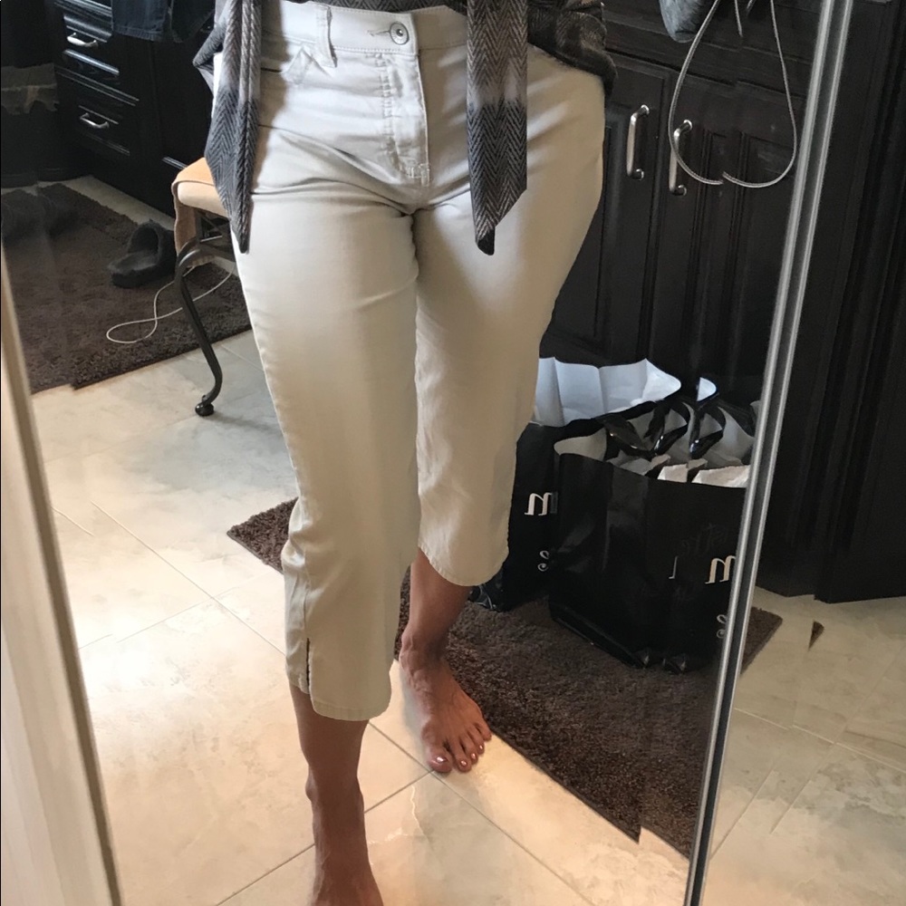 Merona Capri pants SALE! Size 6, Tan,  Like new