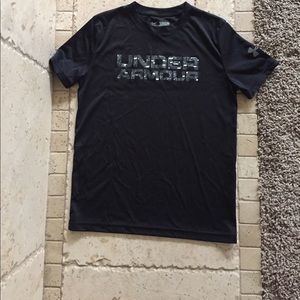 Kids Under Armour short sleeve shirt