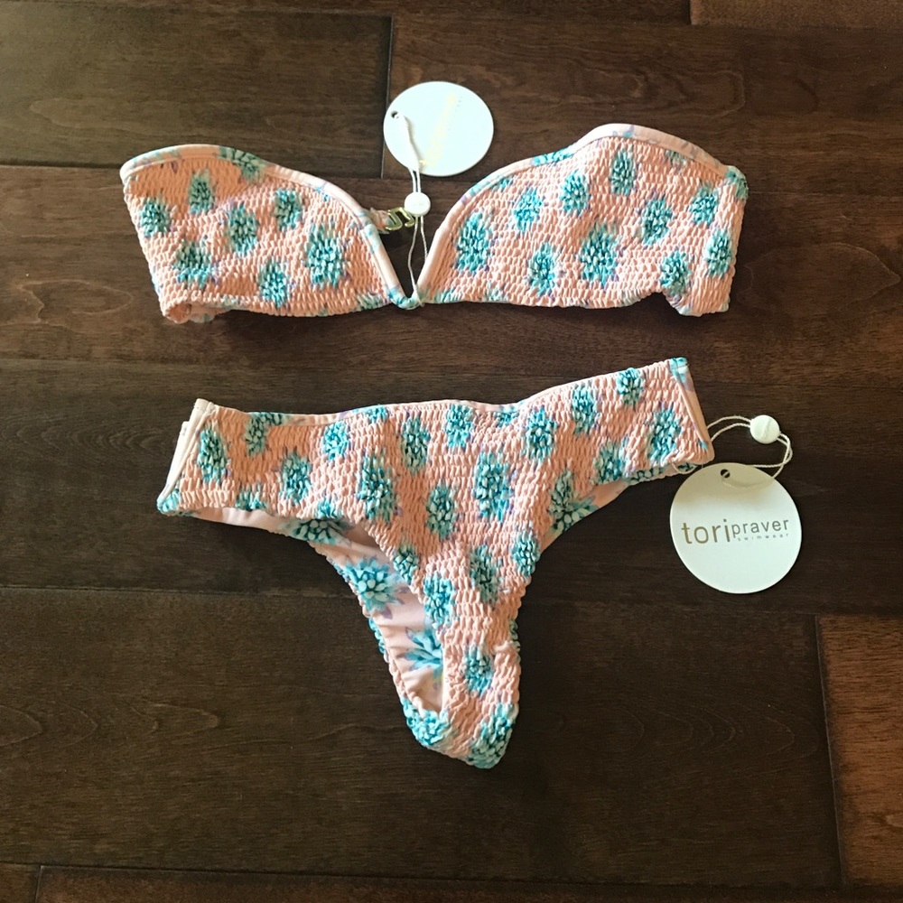 New with tags!! Strapless bikini!