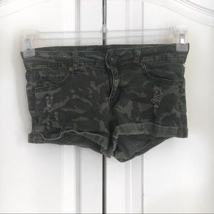 🖤💜CAMO Shorts