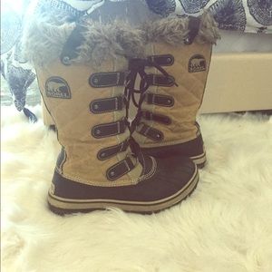 Adorable Sorel winter boots with fur