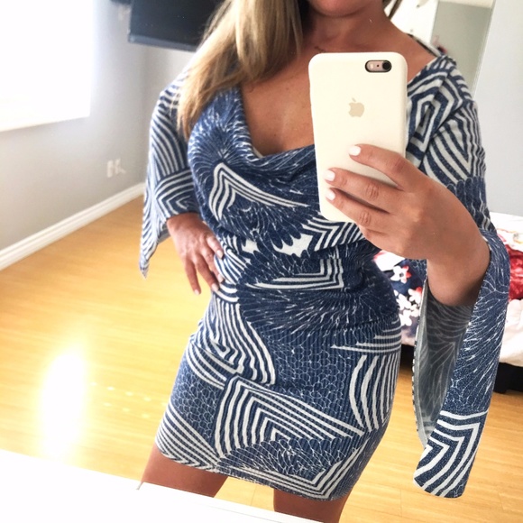 🔥 Sweater Dress Bell Sleeve Size Small - Picture 2 of 3