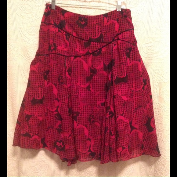 Red and black Skirt - Picture 2 of 2