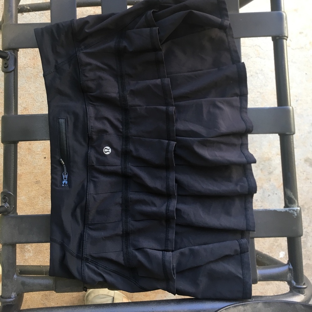 Lululemon black skirt 10 rare! NWOT