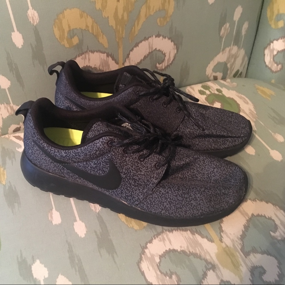 Black Nike Shoe