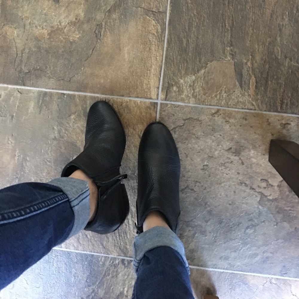 Sam Edelman “Petty” booties sz 5