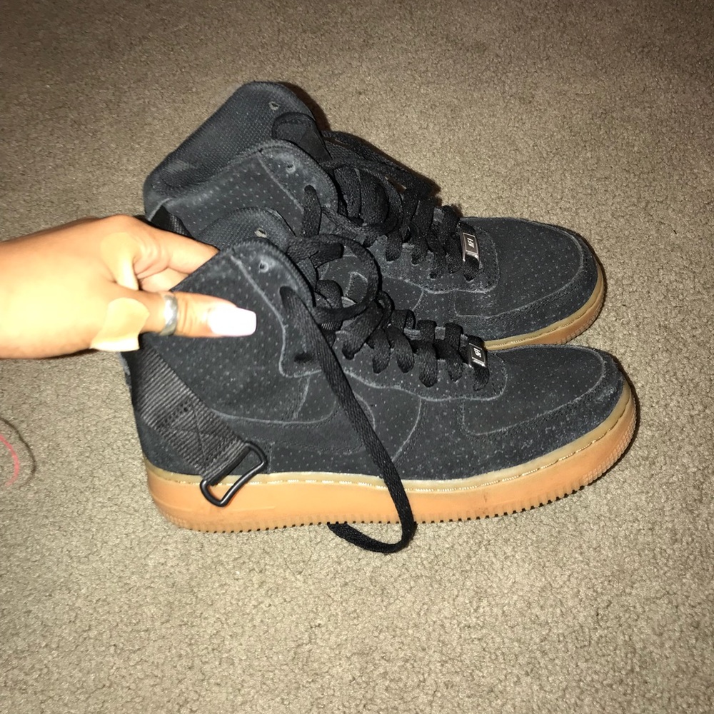 Black air forces with gum bottoms