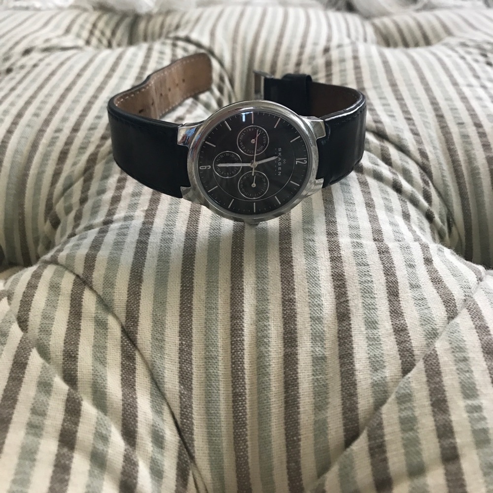 Black and silver Skagen watch