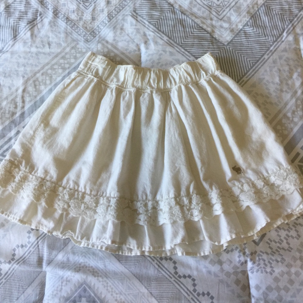 Abercrombie & Fitch white skirt with lace detail