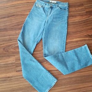 Levis straight leg jeans size 4 Levis straight leg jeans size 4