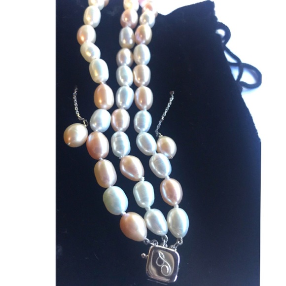 🔥14K GOLD 3 STRAND PEARL BRACELET + sterling & pearl EARRING SET🔥 - Picture 5 of 8