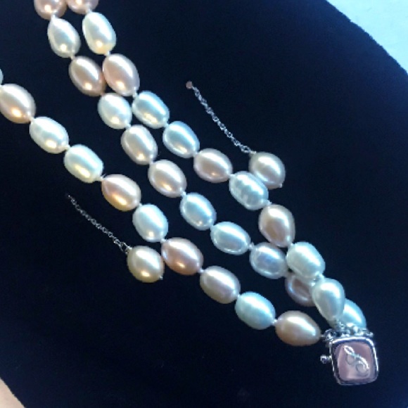 🔥14K GOLD 3 STRAND PEARL BRACELET + sterling & pearl EARRING SET🔥 - Picture 2 of 8