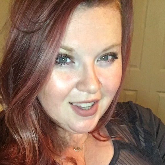 Meet your Posher, Tiffany - Picture 2 of 2