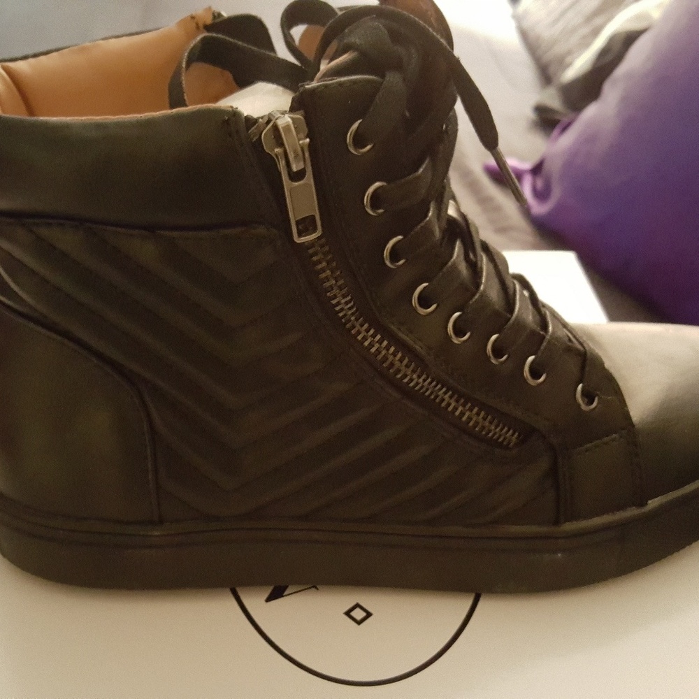 Black Stacy Adams sneakers