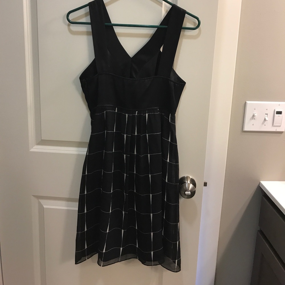 •Express Dress• - Picture 2 of 4