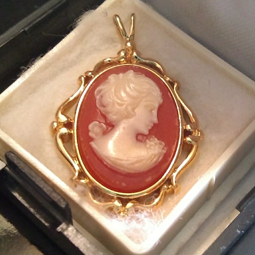 Vintage Cameo