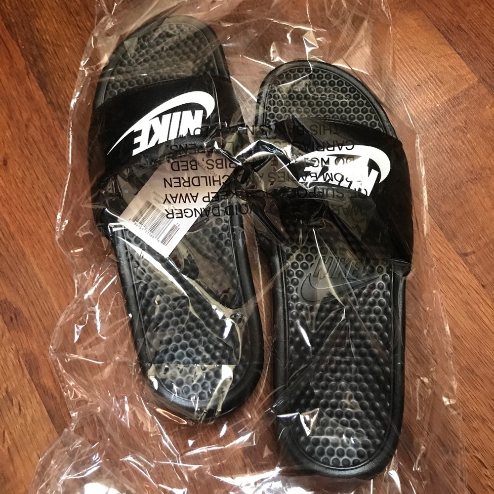 ✨NIB Men Nike Slides✨