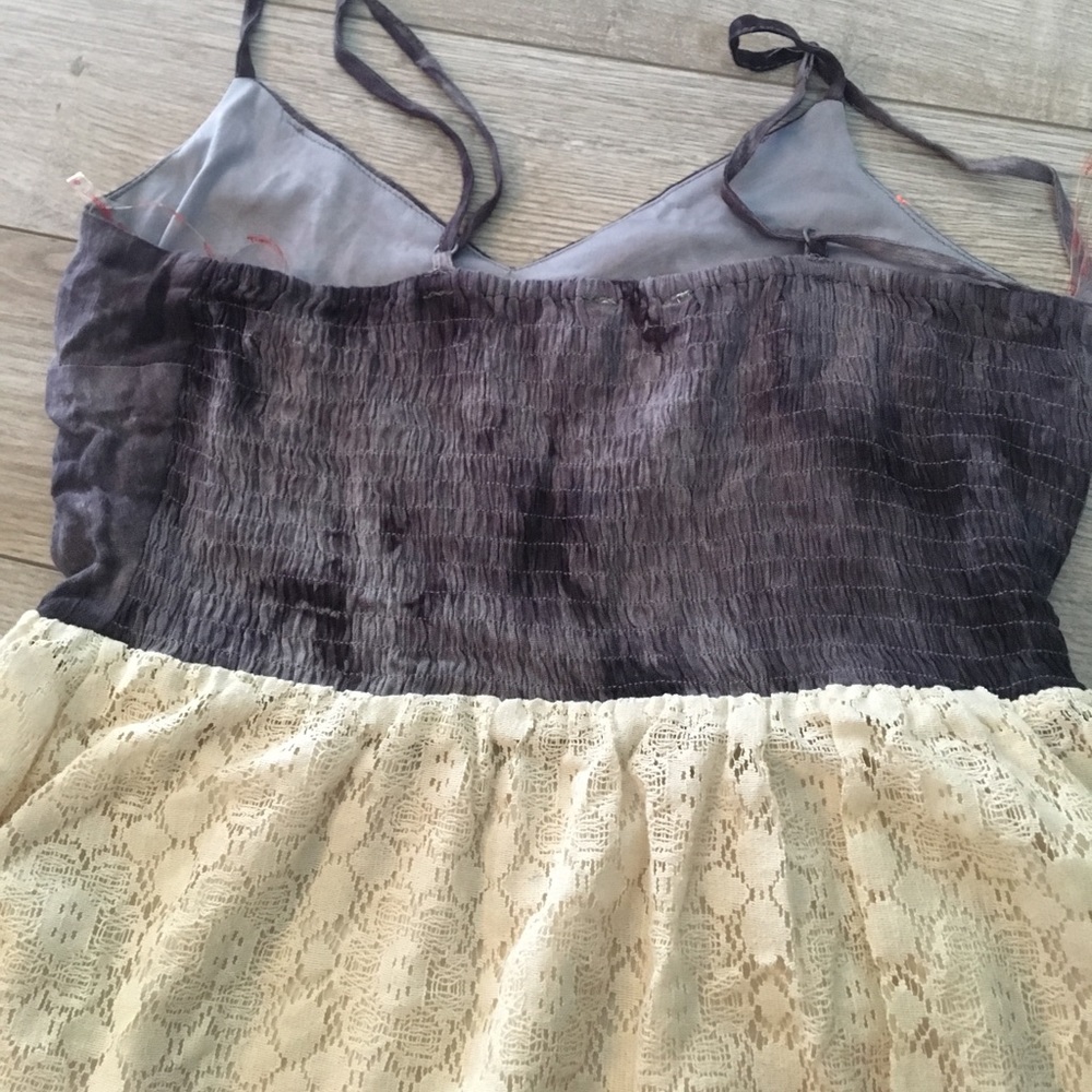 Tribal lace dress - Picture 4 of 5