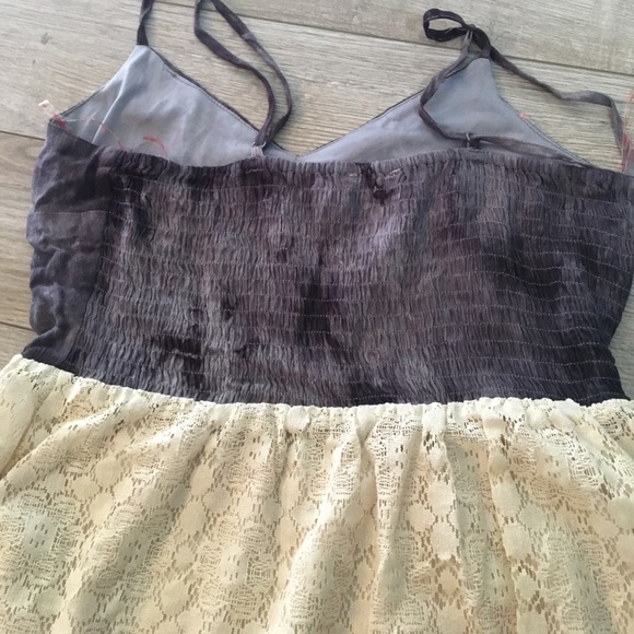 Tribal lace dress - Picture 4 of 5