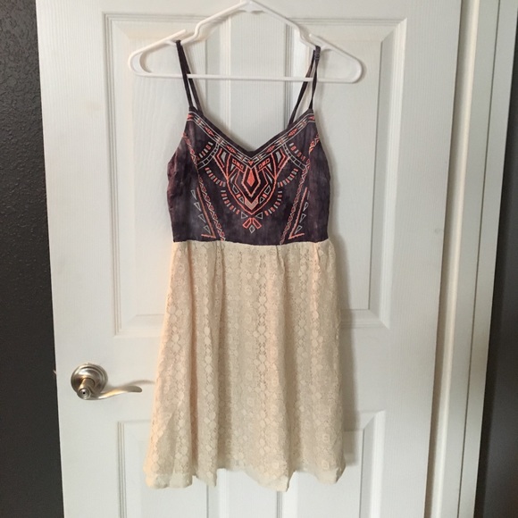 Tribal lace dress - Picture 5 of 5
