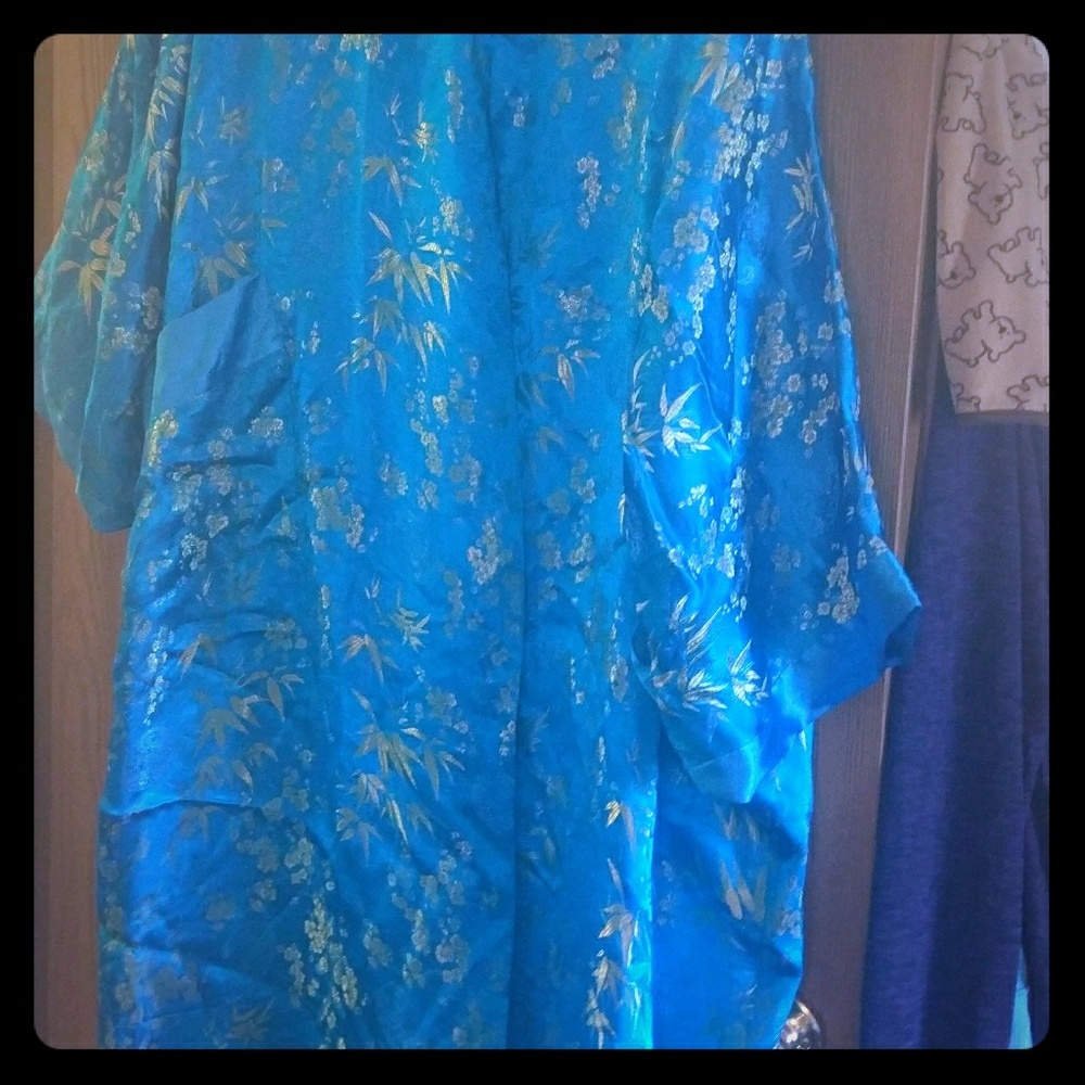 Beautiful floor length kimono with pockets