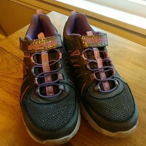 Girls Size 2 skechers sneakers Girls Size 2 skechers sneakers