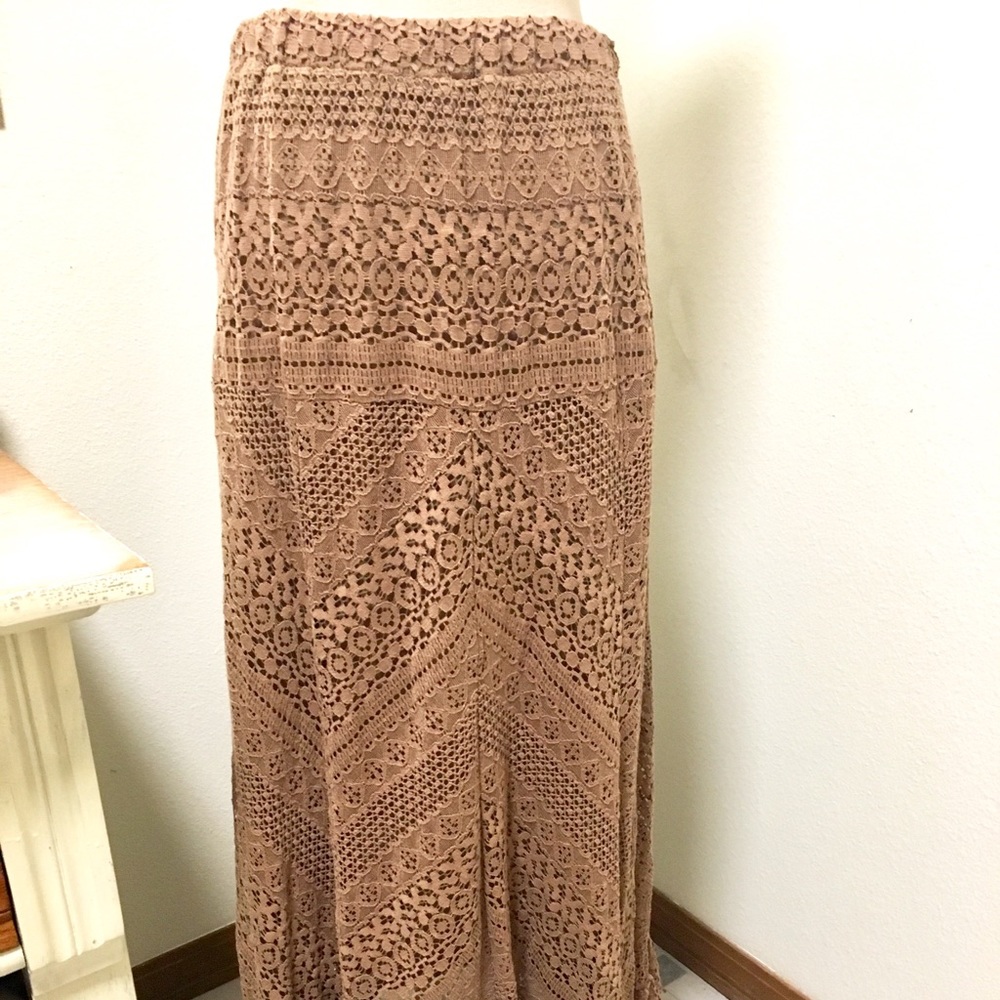 Lace skirt