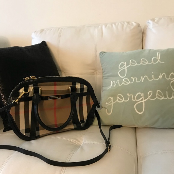 Burberry crossbody with strap and handles - Picture 1 of 8
