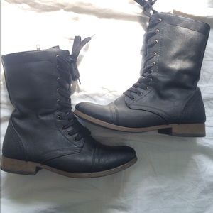 Combat boots