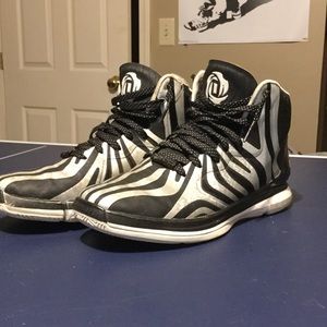 D Rose basketball shoes