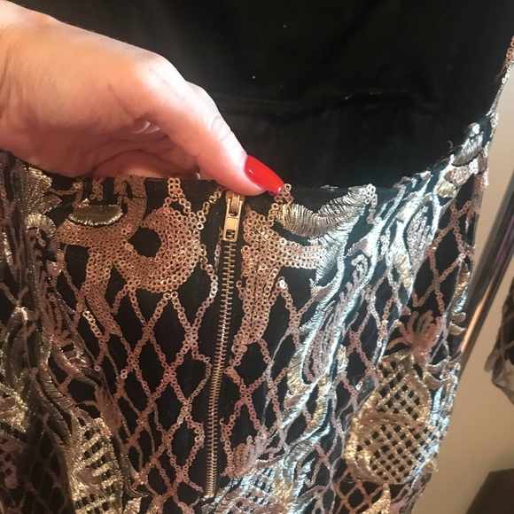 Sequin gold and black dress with long sleeves . - Picture 4 of 6