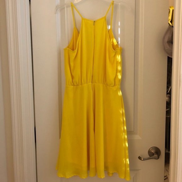 Yellow dress - Picture 2 of 2
