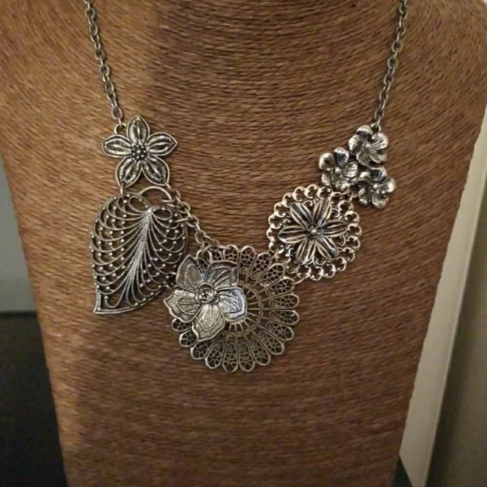 Premier Jewelry, Leaf Collar Necklace