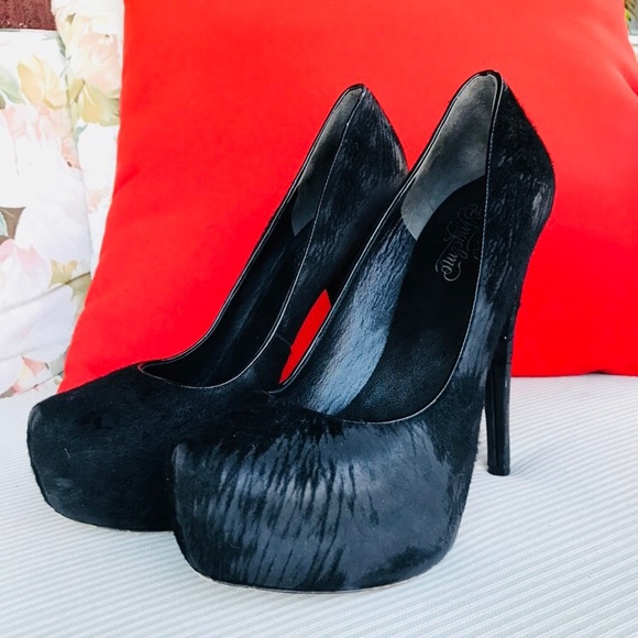 Alejandro Ingelmo Black Pony Hair Round Toe Pumps - Picture 2 of 7