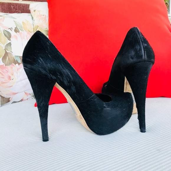 Alejandro Ingelmo Black Pony Hair Round Toe Pumps - Picture 4 of 7