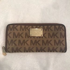 Michael Kors wallet, like new, leather interior