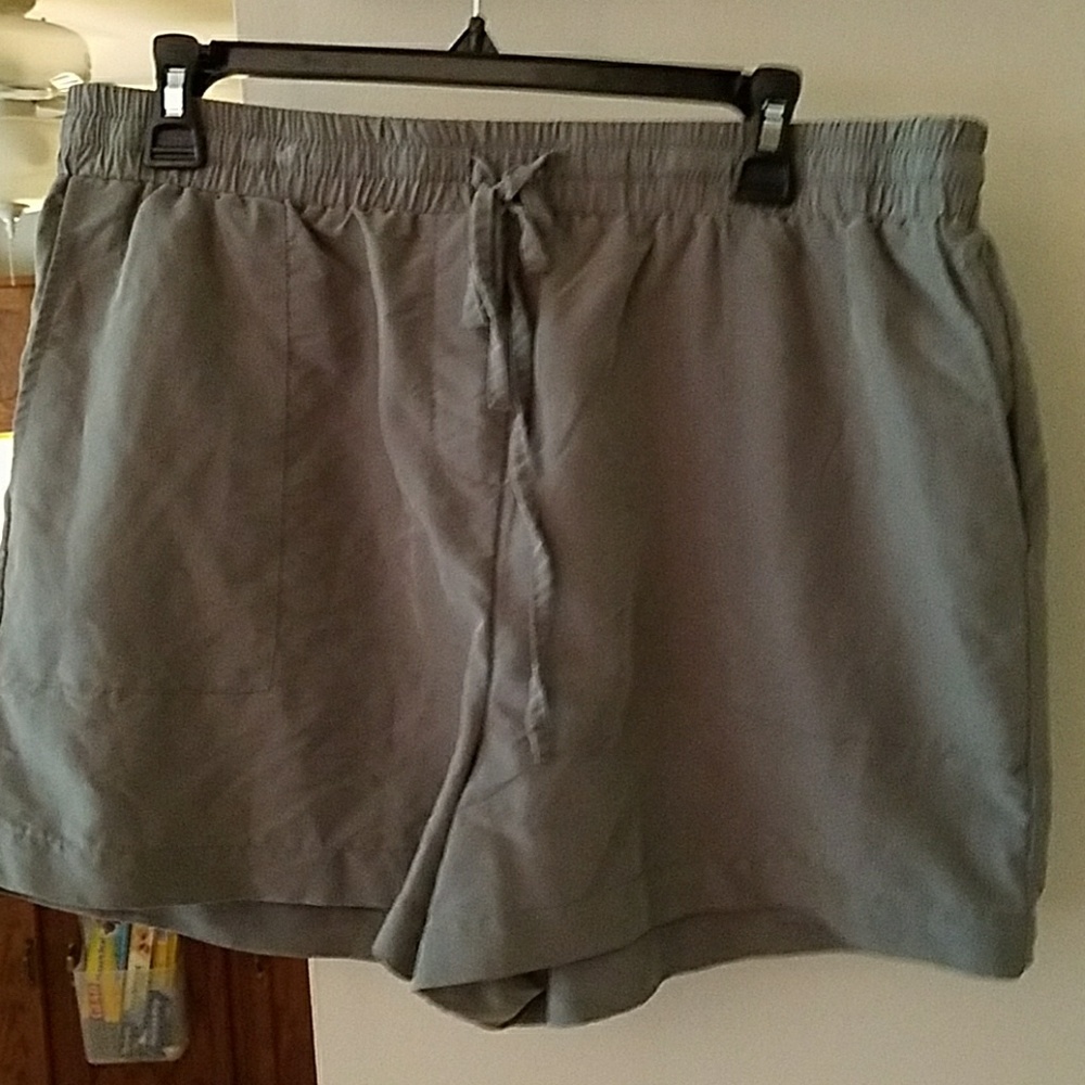 Kenneth Cole olive drawstring shorts NWOT