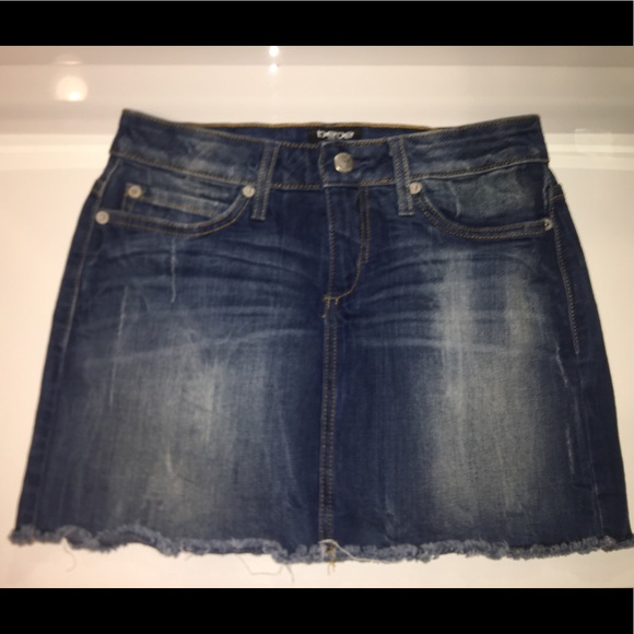 🔥 Bebe Frayed Hem Mini Skirt - Picture 4 of 7