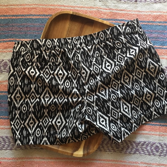 Old Navy Pants - Old Navy Womens Size 14 Tribal Print Shorts