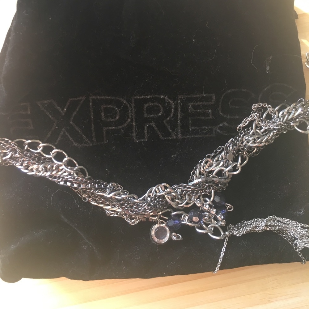 Express Multilayered choker