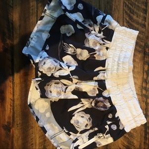Lululemon tracker shorts