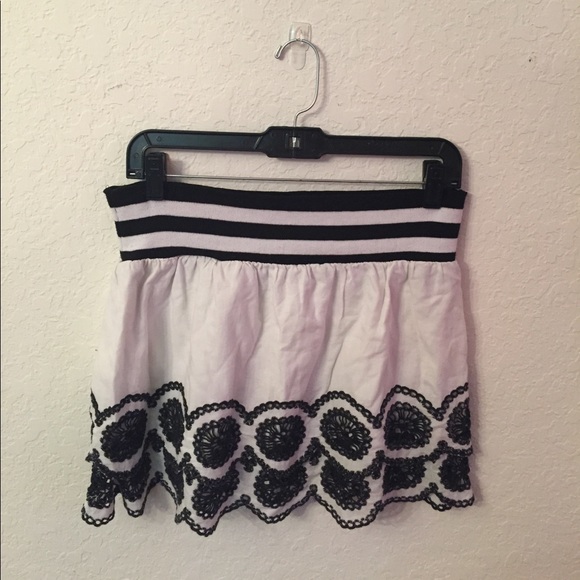 Rampage Black & White skirt!! Macy's Stripe - Picture 2 of 3