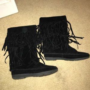 NWOT black fringe boots