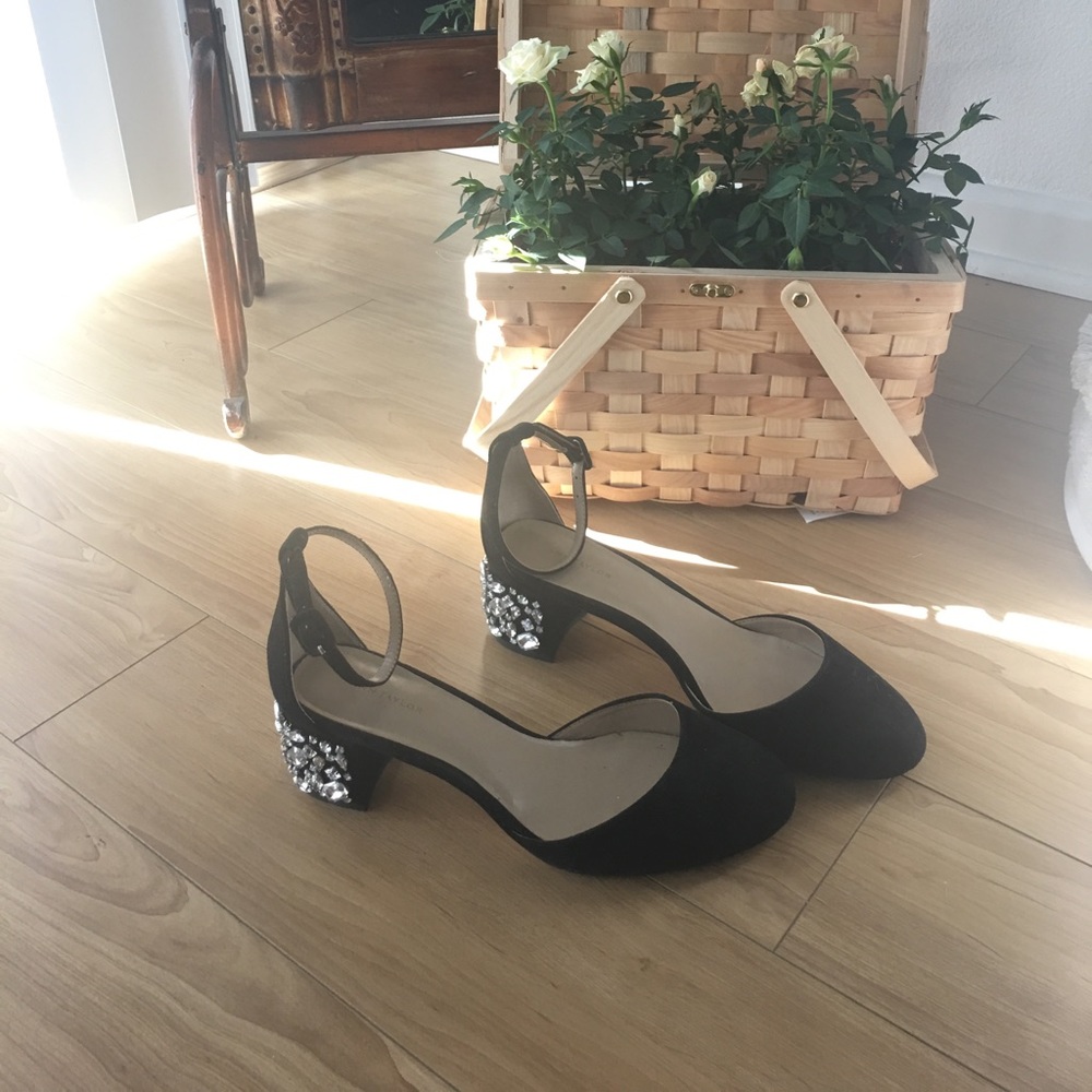 Ann Taylor closed toe short block heel gems