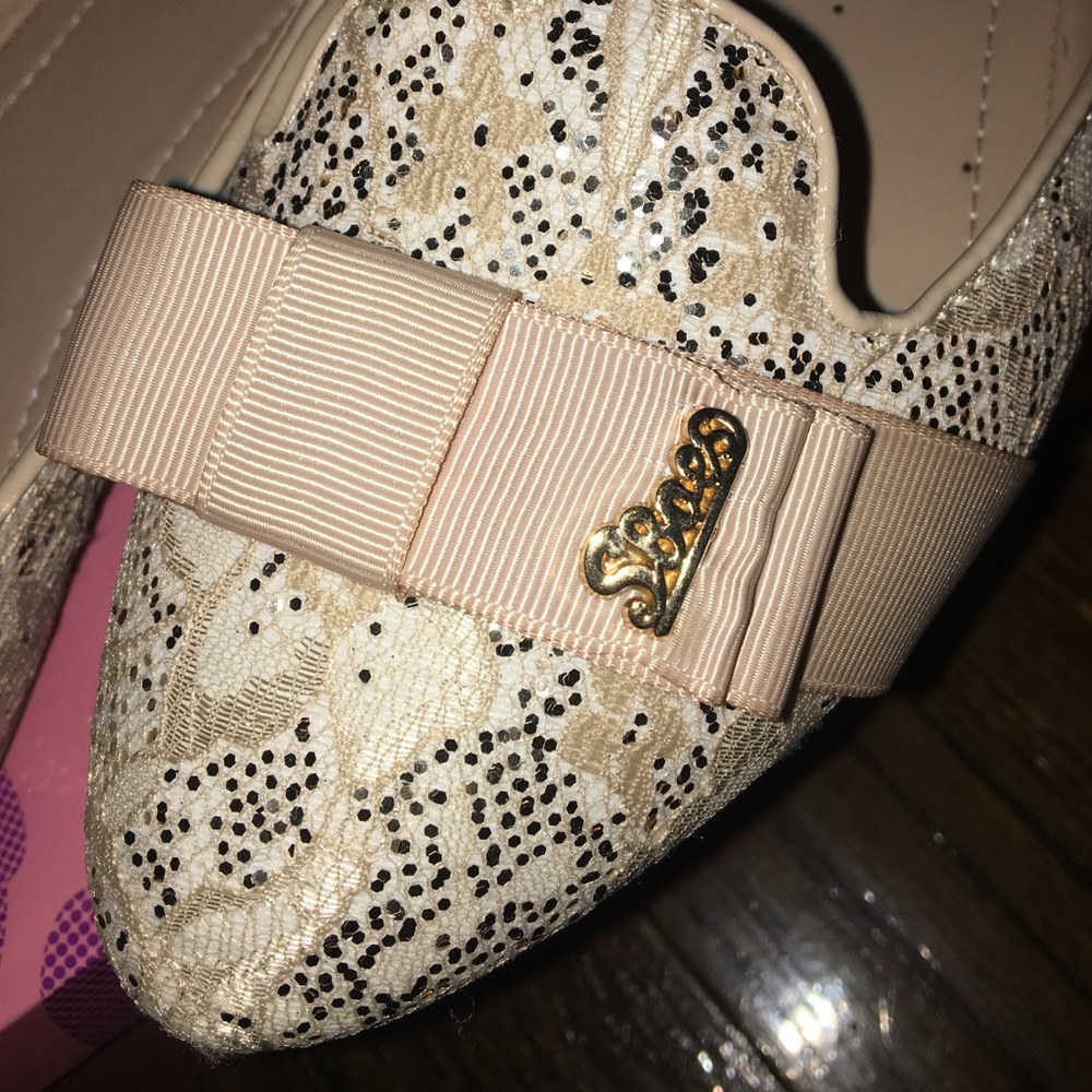 Nude Flats