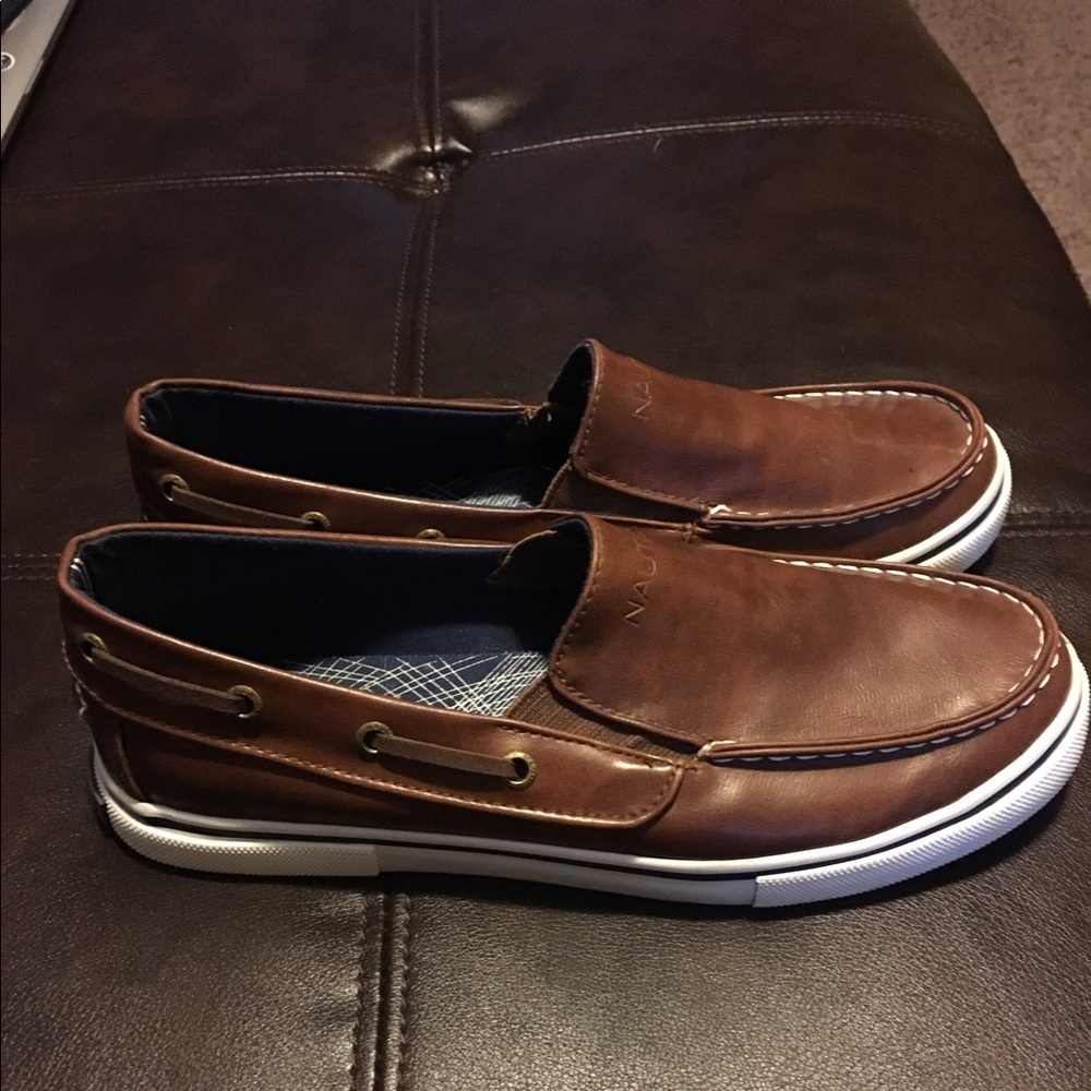 Boys Nautica brown leather loafer shoes Size 5